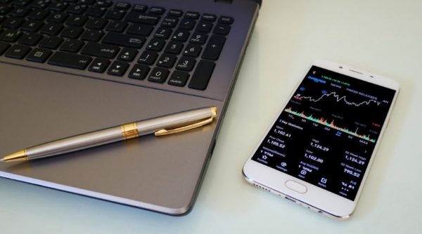 Foto con material para el trading